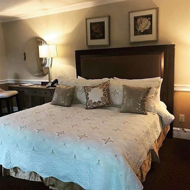 Deluxe guest room 