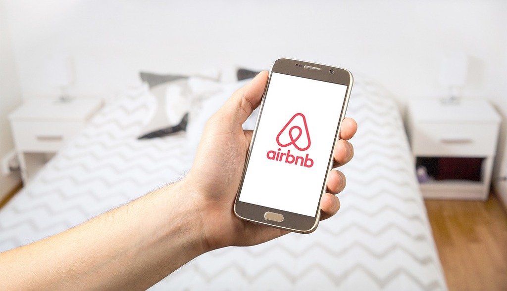Airbnb vs Couchsurfing Which Is The Better Option? Trip101