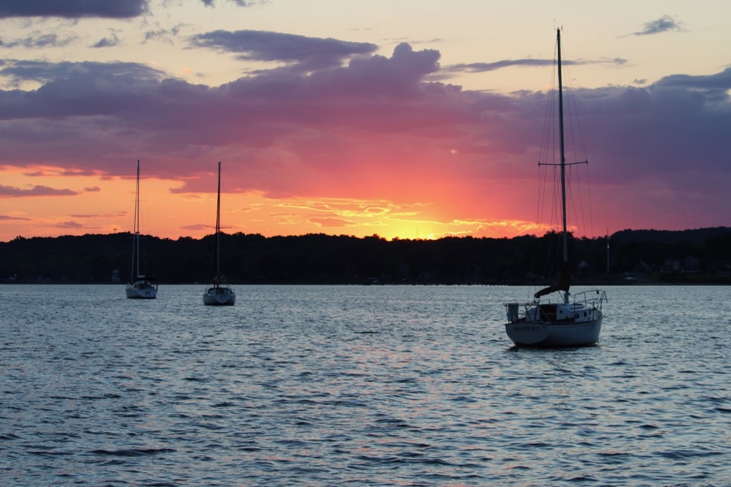 Sunset over the bay 
