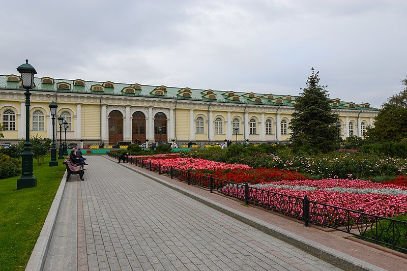 Flower bed at The Alexander Garden (19964014165)