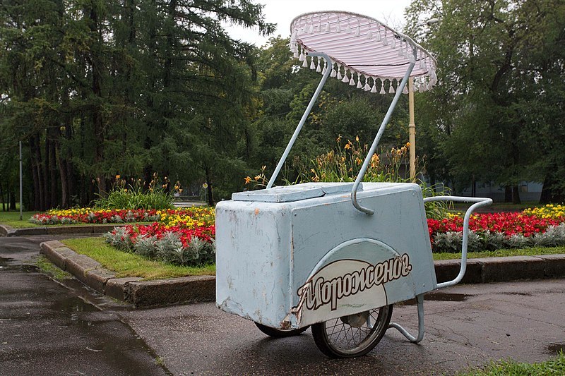 Moscow, VDNKh, ice cream trolley (10656162515)