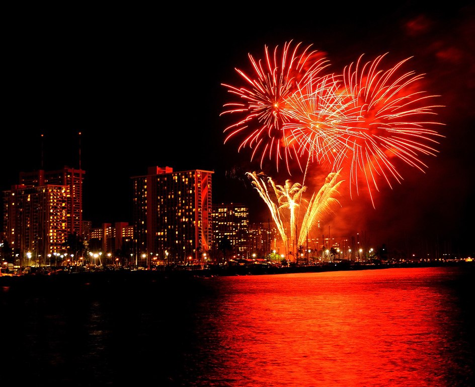 Waikiki Hilton Fireworks (4608142450)