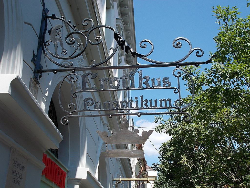 Erotikus Panoptikum cégtábla. - Kossuth utca 10, Keszthely, 2016 Hungary
