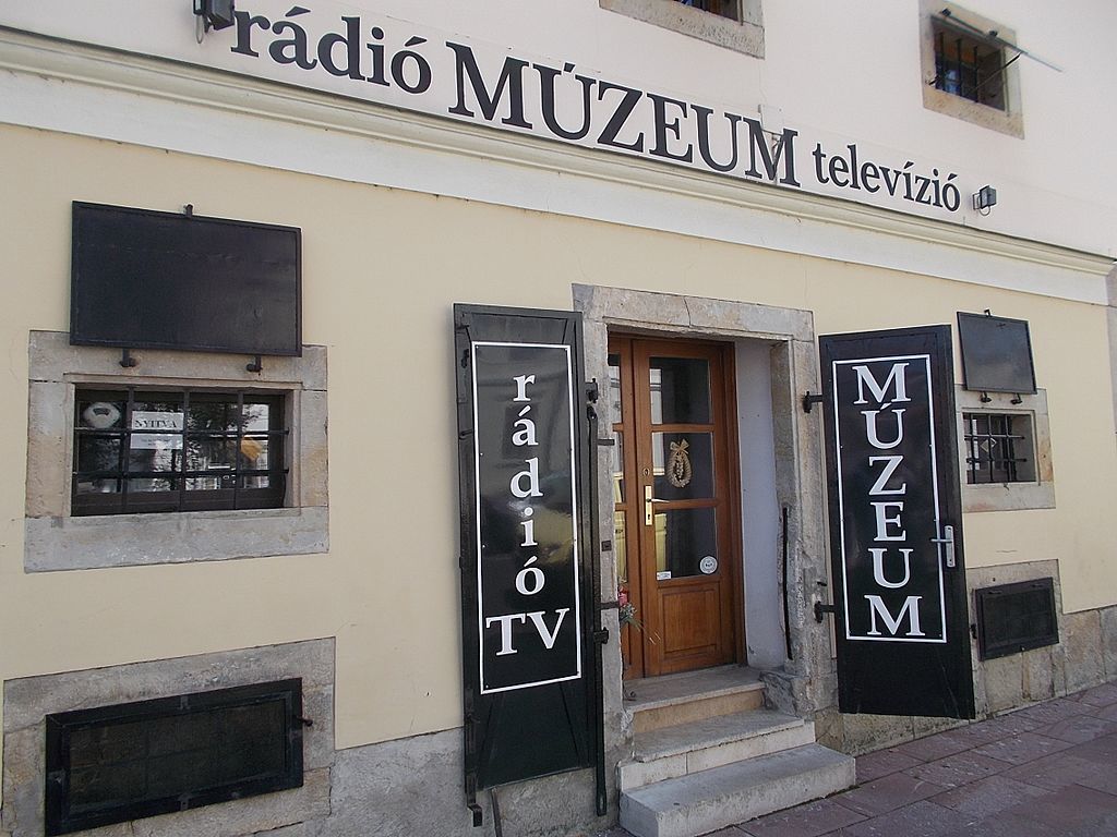 Rádió és TV múzeum. - Kossuth utca 1. és Georgikon utca 2. saroképület, Keszthely, 2016 Hungary