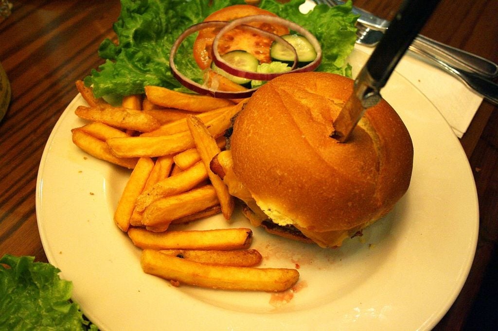 Hard Rock Cafe Florence - Food and Drinks - The Big Cheese Burger with Cheddar