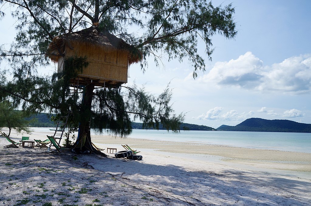 Koh Rong Sanloem beach tree house
