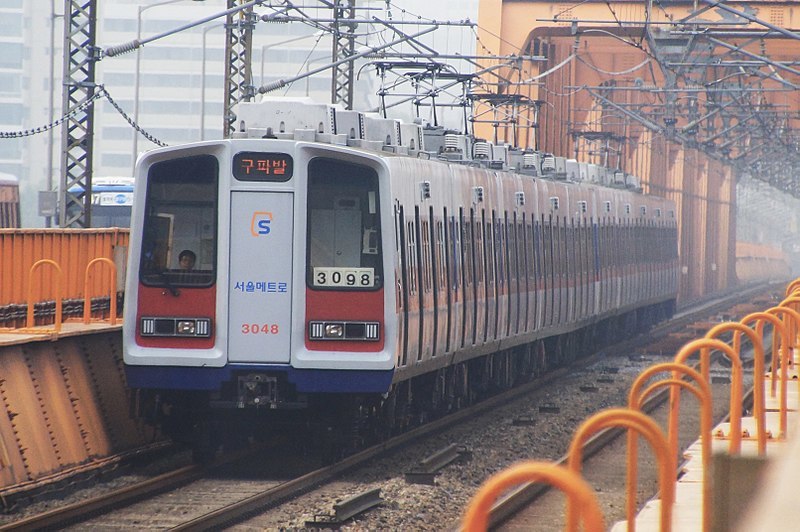 Seoul Metro Line 3 train (GEC) arriving at Oksu