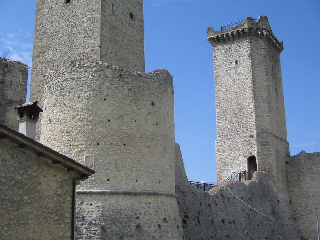 Pacentro AQ - Castello Caldora 04