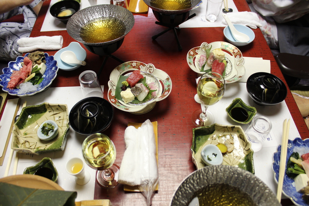 In-room kaiseki at Yunoshimakan onsen hotel