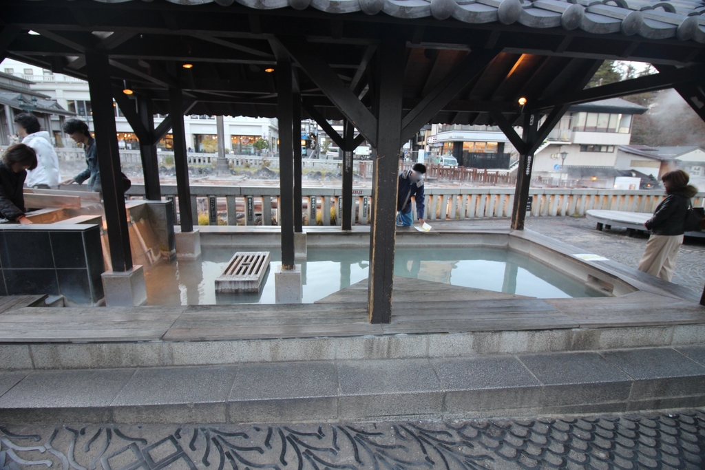 historic onsens in japan | yakitori and footbaths