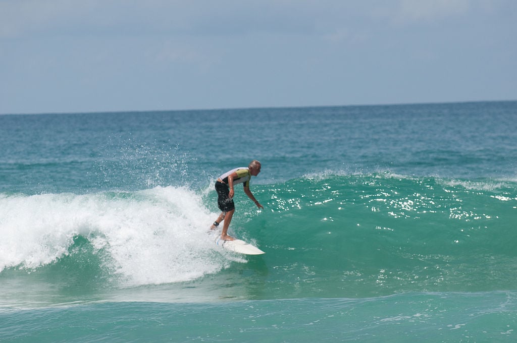 Surfing-surin-beach