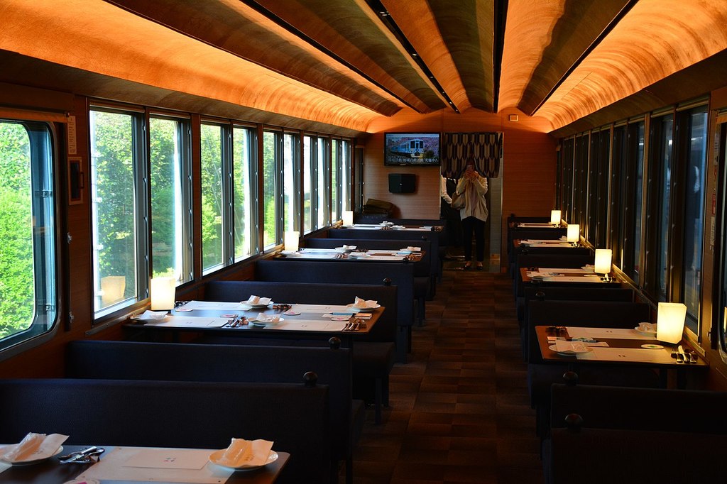 Fifty-two Seats of Happiness (40062154851)