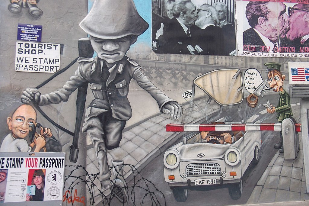 Berlin, East Side Gallery 2014-07 (Sprung in die Freiheit) (1)