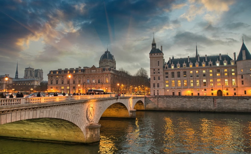 guide to questo | quest for new places and experiences, the fun and interactive way