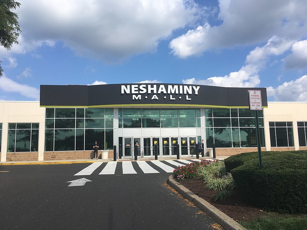Neshaminy Mall food court entrance