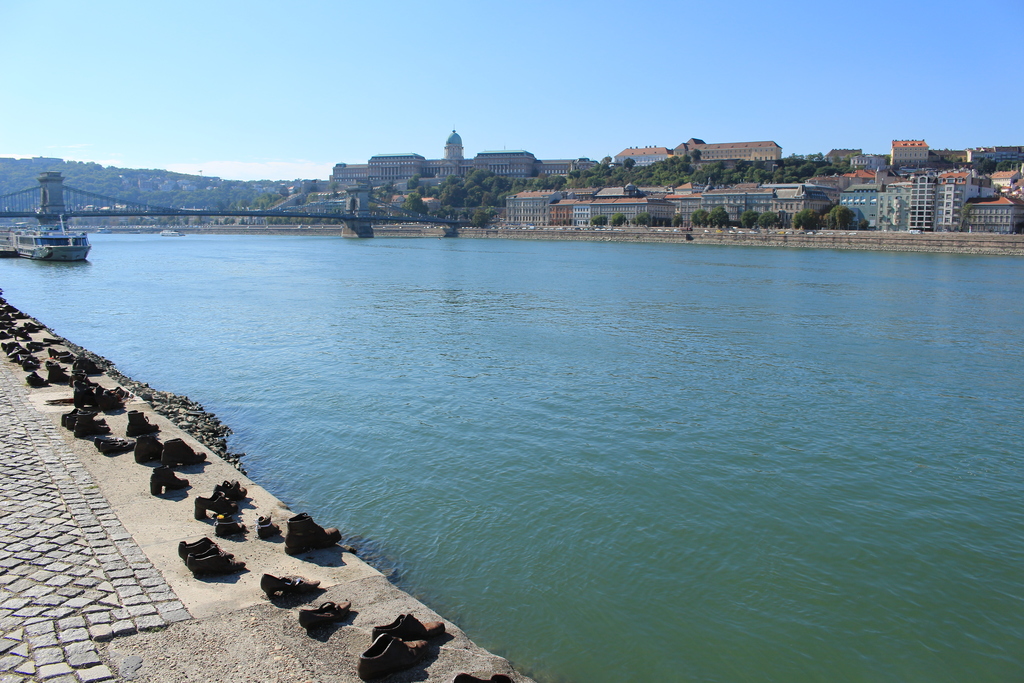 romantic things to do in budapest | take romantic walks along the danube river