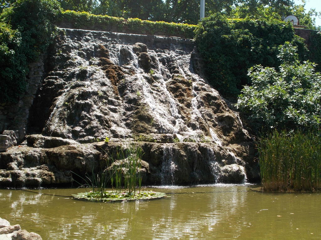 Waterfall. Reflecting. - Margaret Island, Budapest, Hungary
