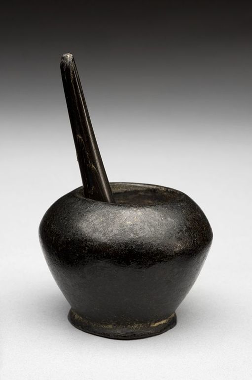 <div class="fn">
Ancient Egyptian kohl pot and stick, 1800-200 BCE</div>