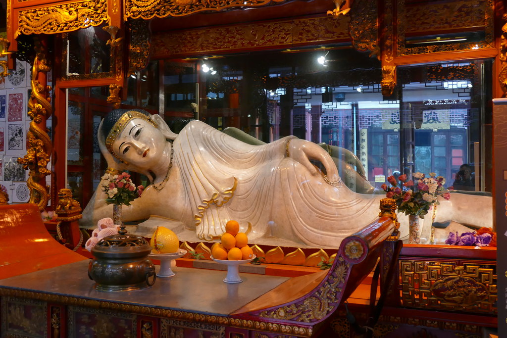 2014.11.17.105136 Reclining figure Jade Buddha Temple Shanghai