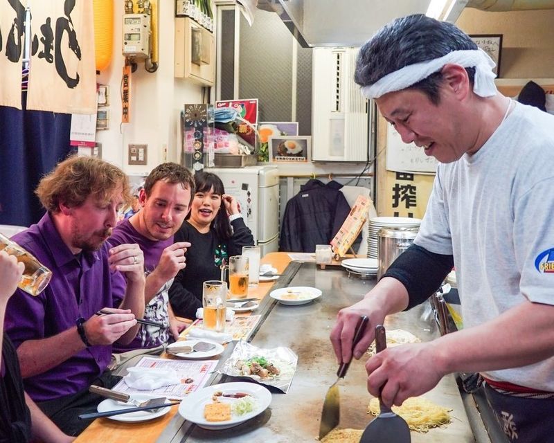 10 plats incontournables à hiroshima, pleins d'amour des habitants! | bonus: réservez une visite guidée d'un bar à l'autre