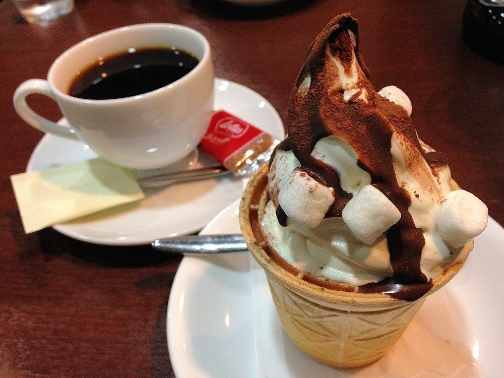 Coffee and marshmallow chocolate ice cream at POTIER COFFEE