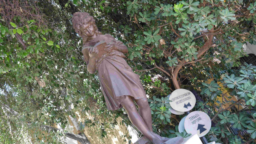 The statue of the front gate