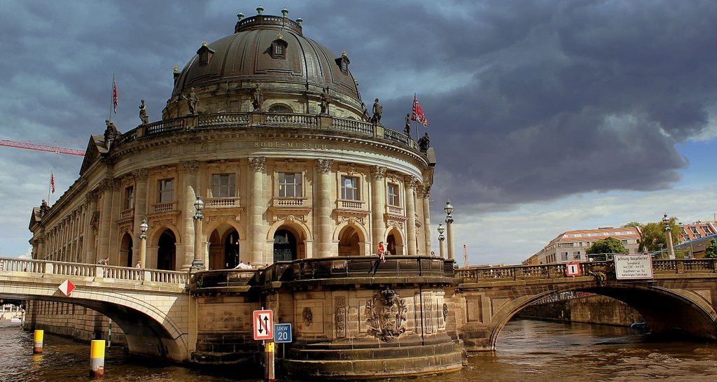 BODE MUSEUM ISLAND RIVER SPREE BERLIN GERMANY JUNE 2013 (9130974236)