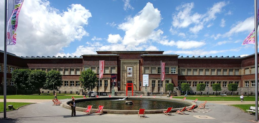 Museum Kunstpalast - Haupteingang im Westflügel (8238-40)