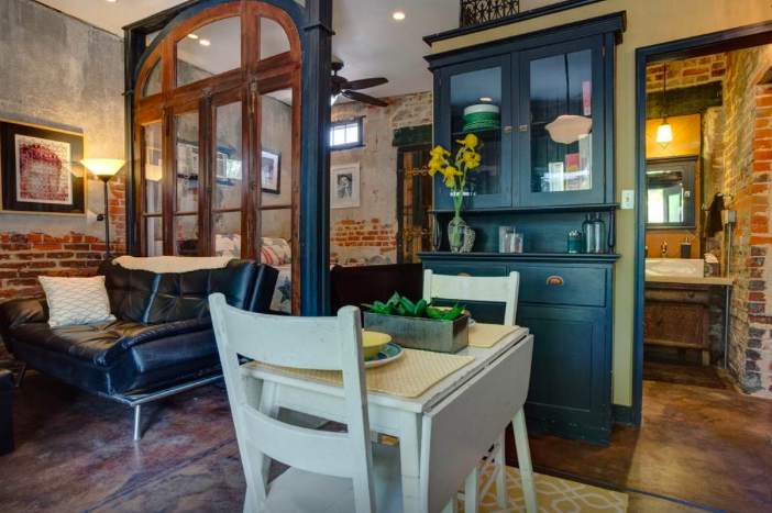 1880s Carriage House