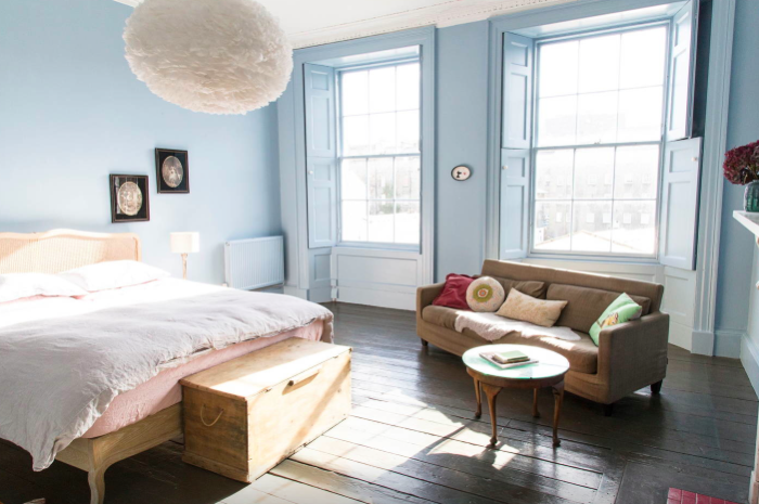 Belle chambre dans la nouvelle ville