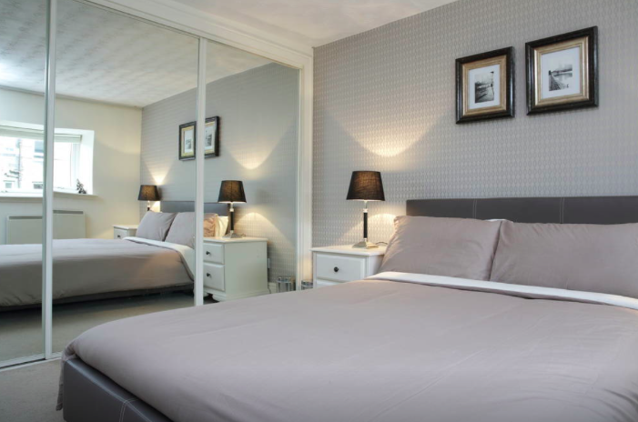 Habitación luminosa y elegante en el centro de la ciudad