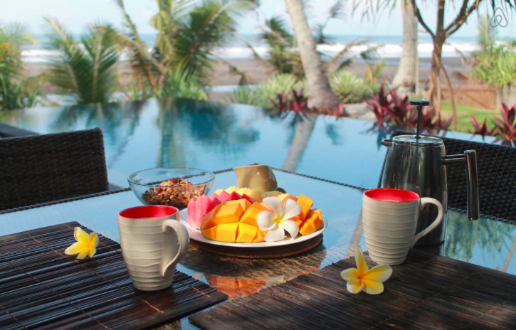 mejores alquileres de vacaciones de airbnb en bali: isla de los dioses | la casa de playa, tabanan