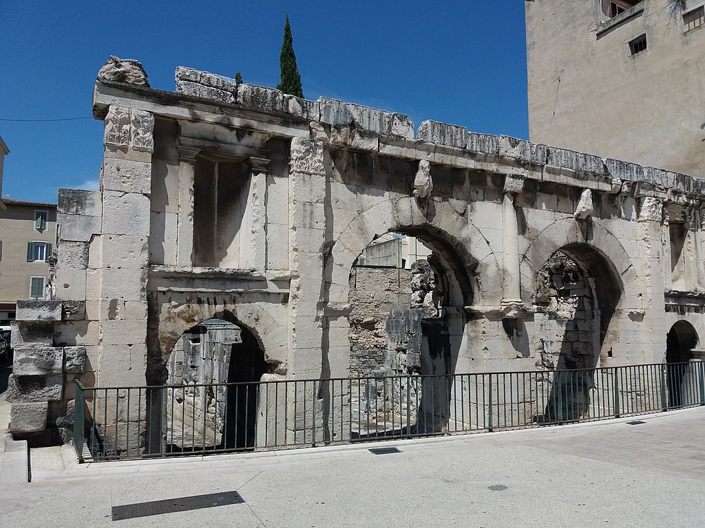 Nîmes - Porte d'Auguste - 01