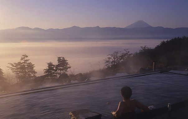 朝日の中の富士山
