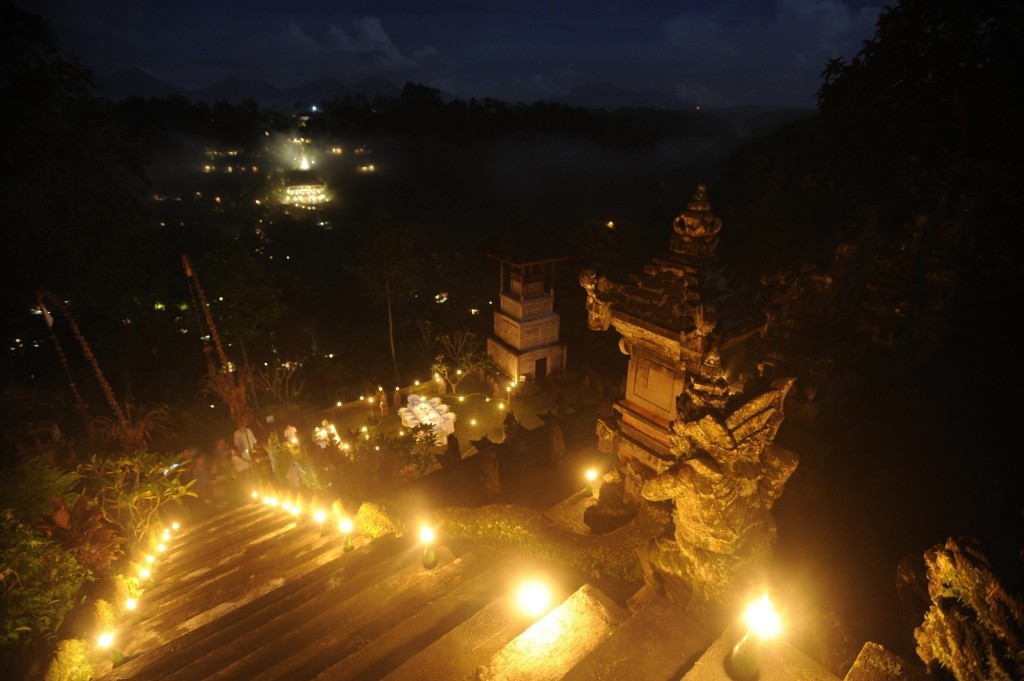pura dalem segara temple facing hanging gardens ubud