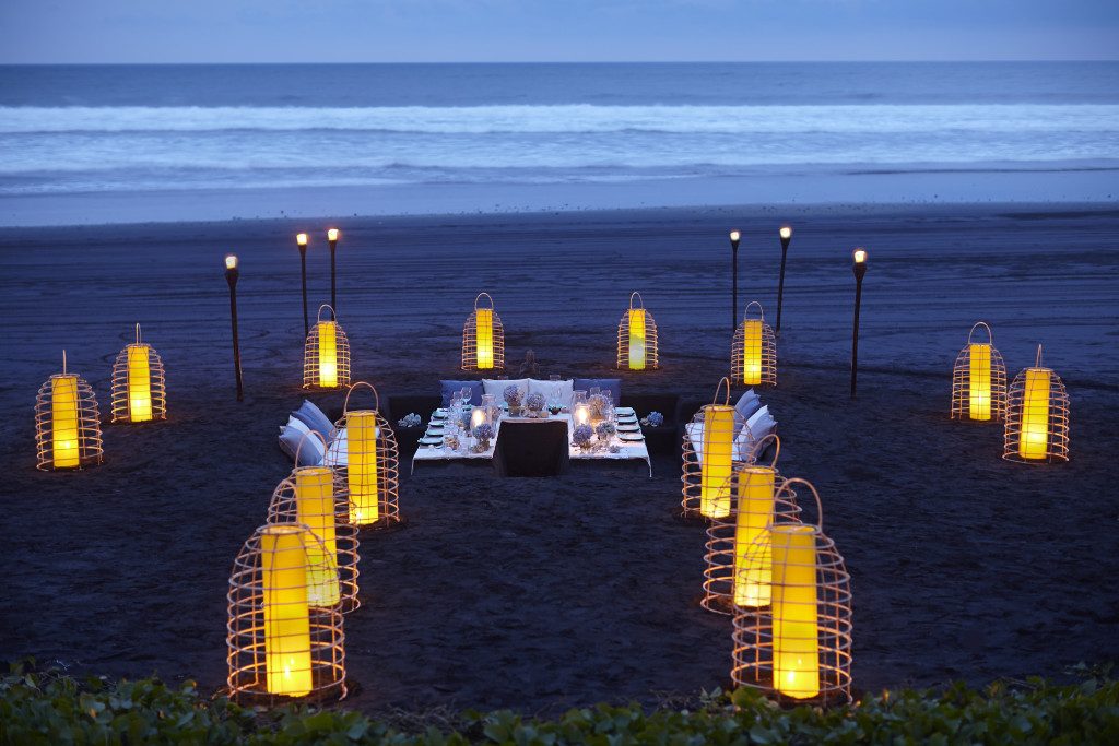beach romantic dinner in tabanan