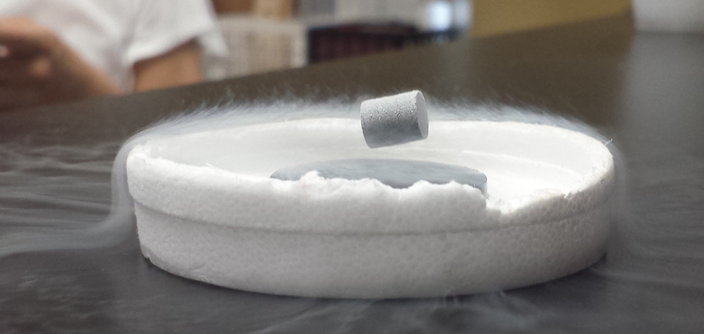 Floating Magnet caused by liquid nitrogen