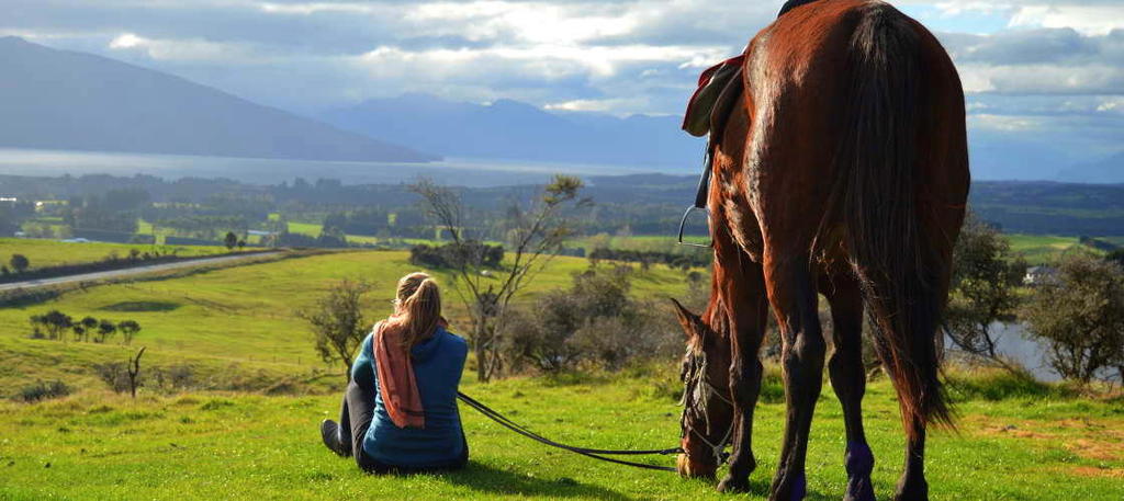 12 choses à faire à te anau, nouvelle-zélande | faire de l'équitation