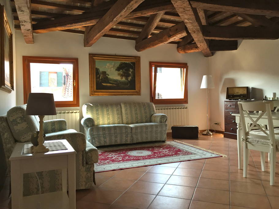 Living room in Cozy Private Room in the Heart of Venice