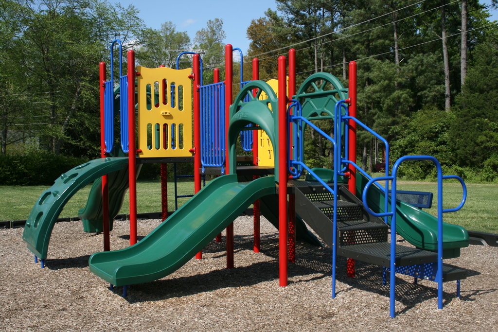 2009-04-21 Hampton Forest Apartment Homes playground