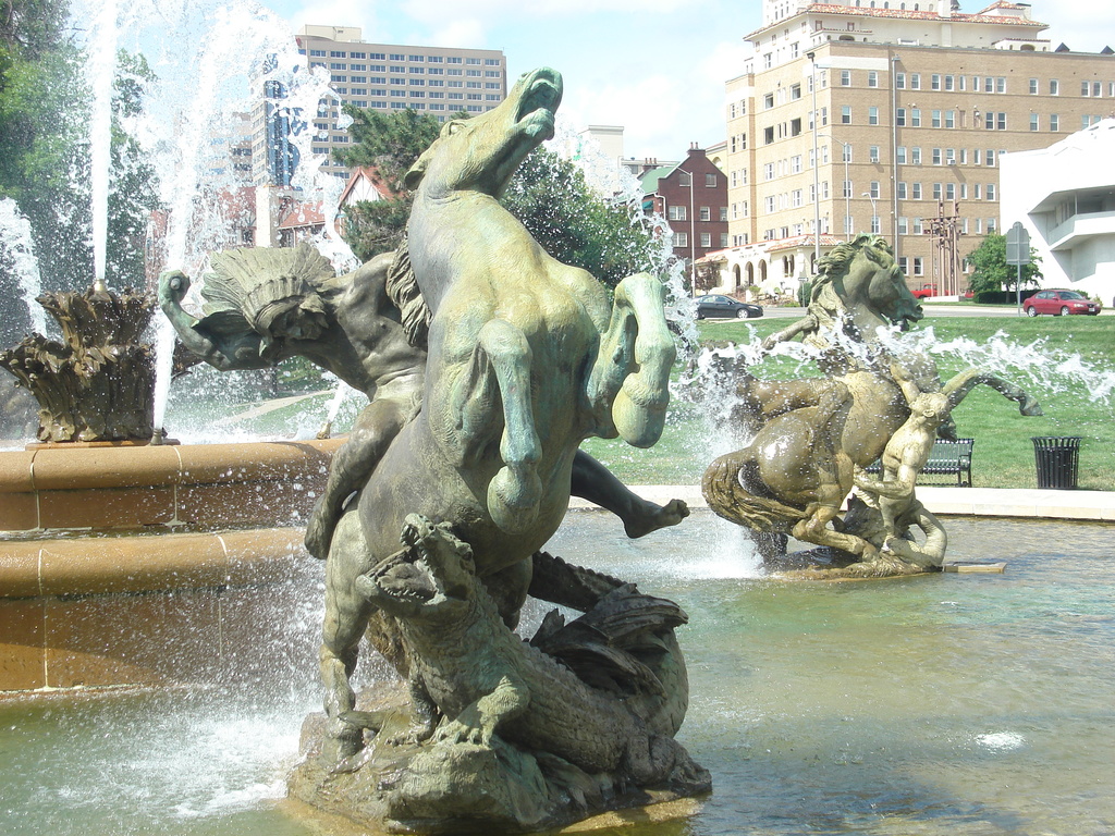 JC Nichols Memorial Fountain Alligator Battle