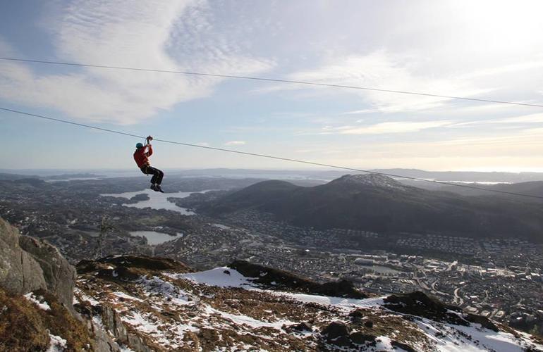 16 choses à faire à bergen, norvège: plus que des fjords | faites de la tyrolienne depuis le mont ulriken