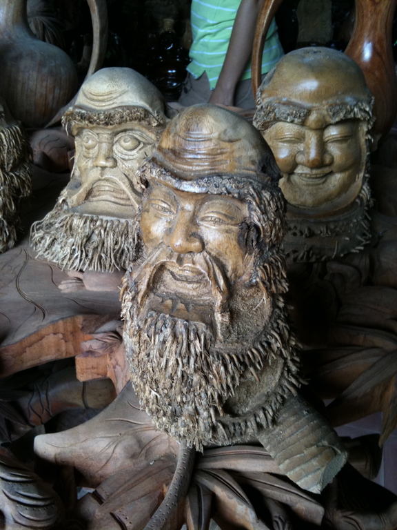 Three Heads in Kim Bong