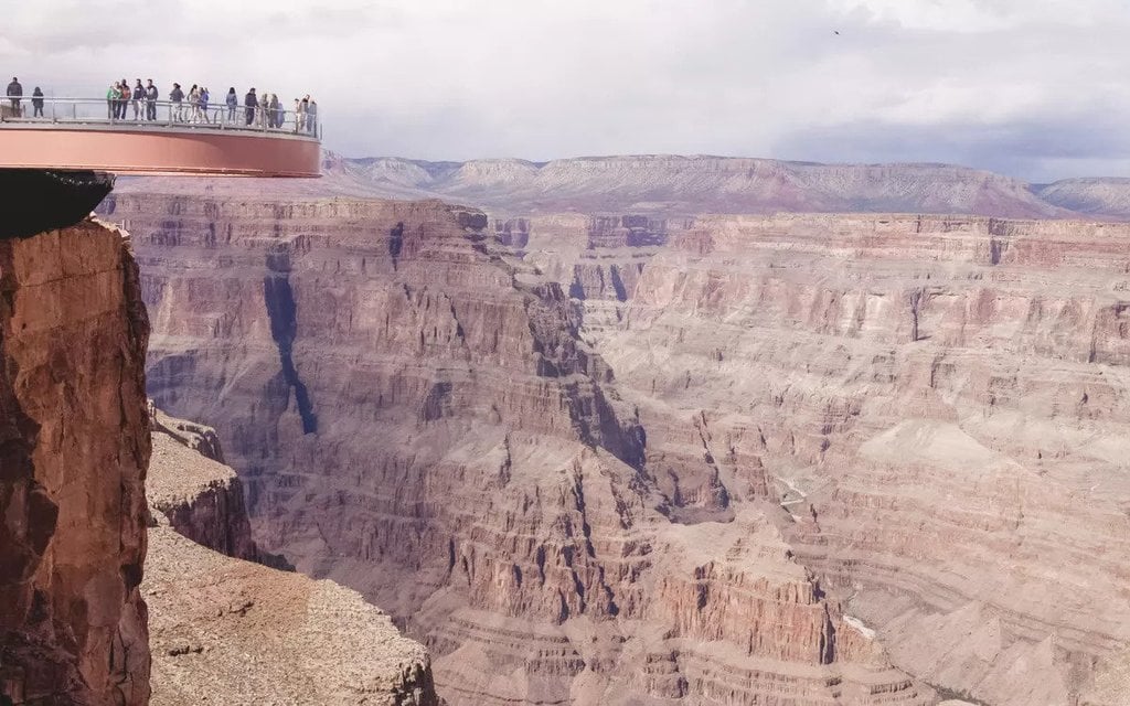 11 choses romantiques à faire à las vegas | tour en hélicoptère du grand canyon avec atterrissage en option