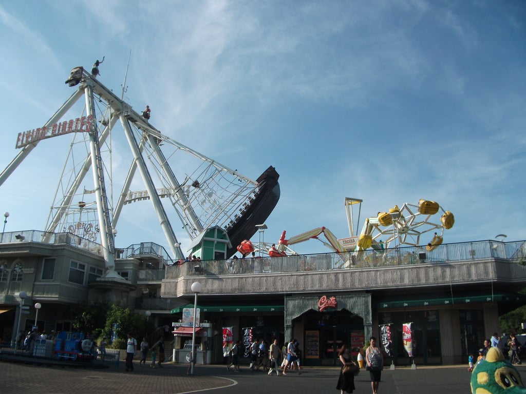 Toshimaen "FLYING PIRATES"and"TROIKA"