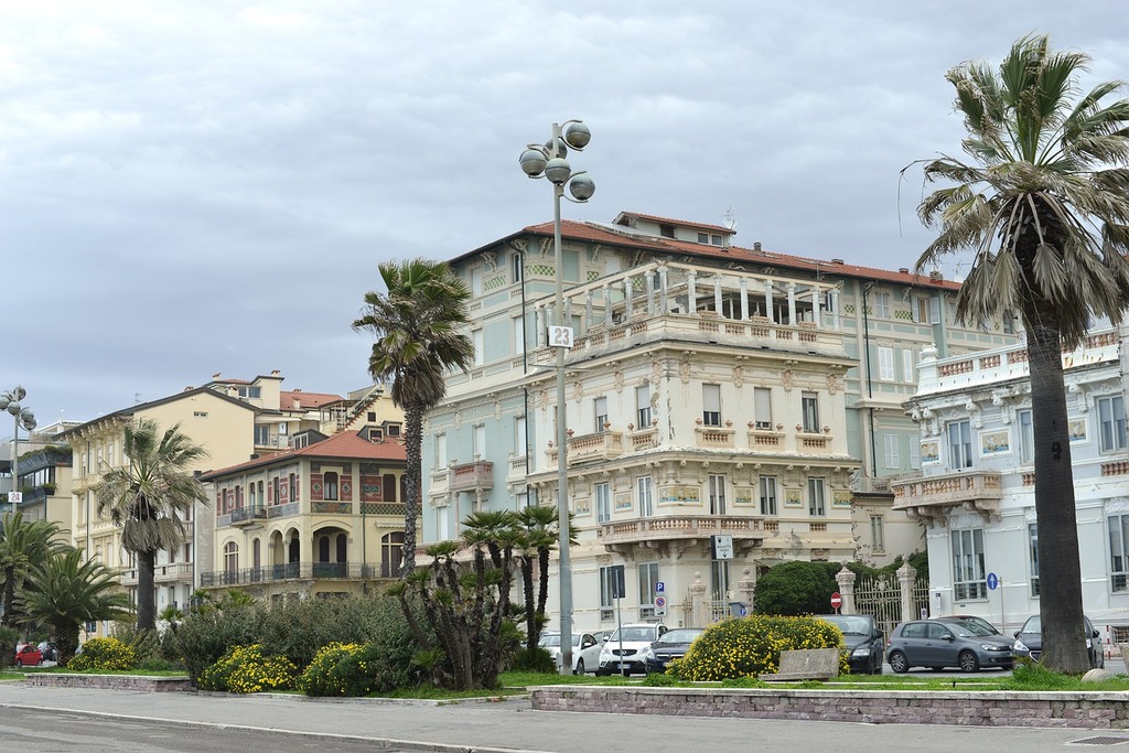 beach holidays in italy | viareggio