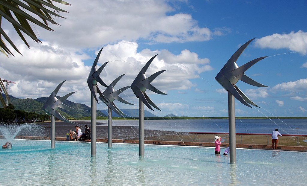 AU-cairns-esplanade