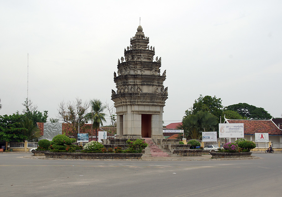 Takeo Independence Monument 4051