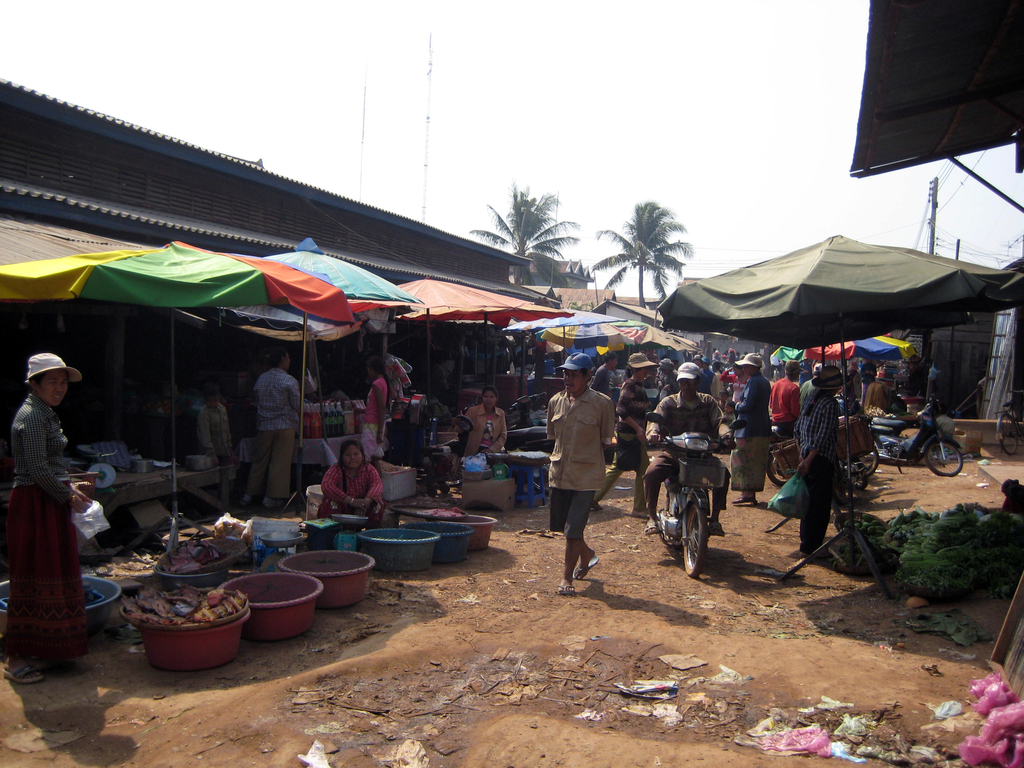 Samraong market stalls