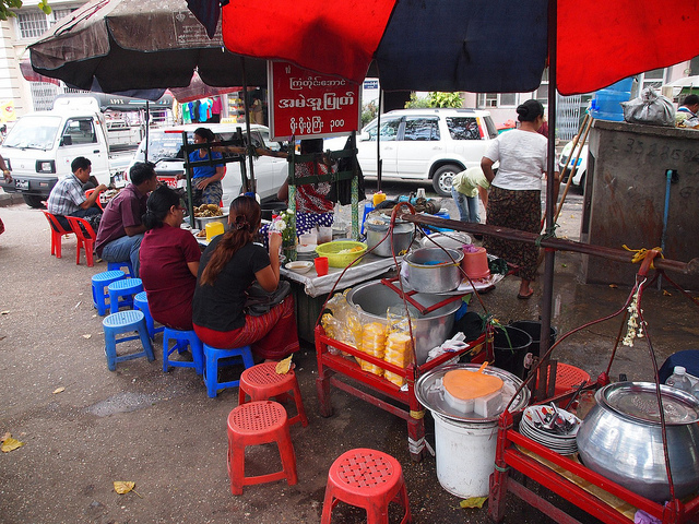 Street food in Yangon (Myanmar 2013)